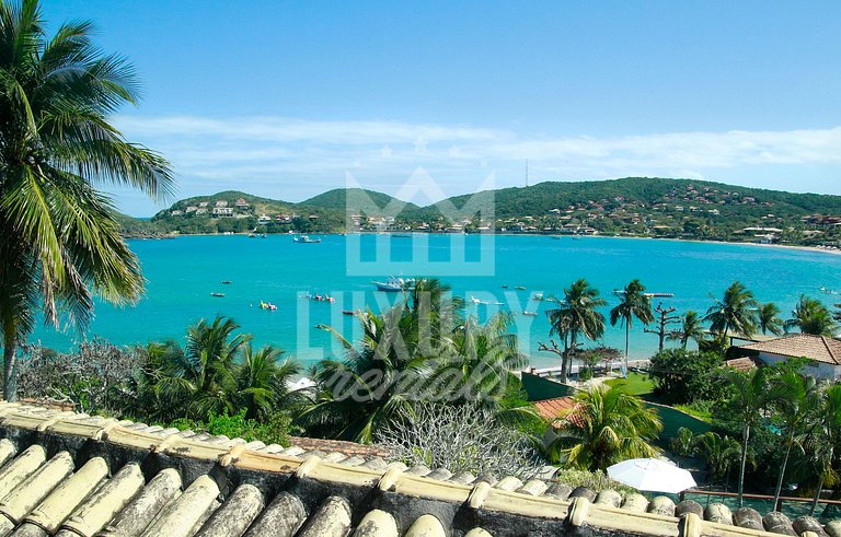 Mansão de Frente para à Praia da Ferradura com Sete Suítes P