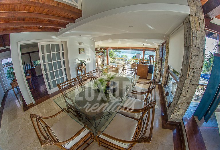 Casa com Vista Espetacular na Praia da Ferradura