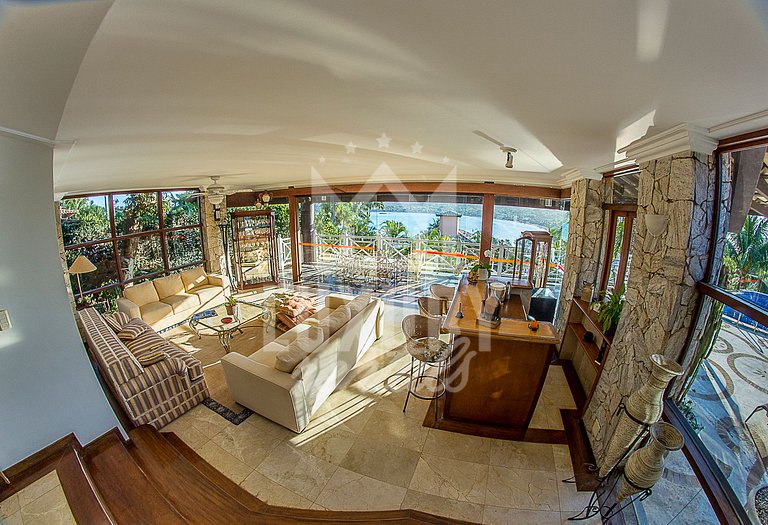 Casa com Vista Espetacular na Praia da Ferradura