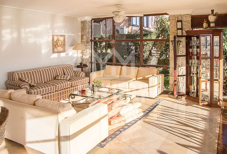 Casa com Vista Espetacular na Praia da Ferradura