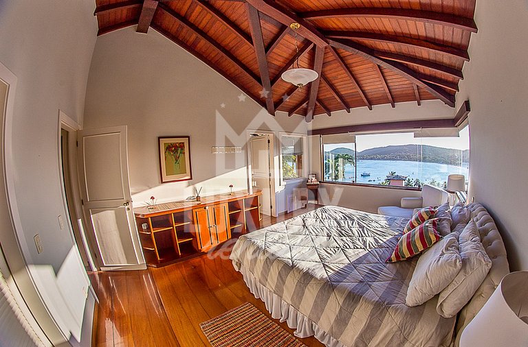 Casa com Vista Espetacular na Praia da Ferradura