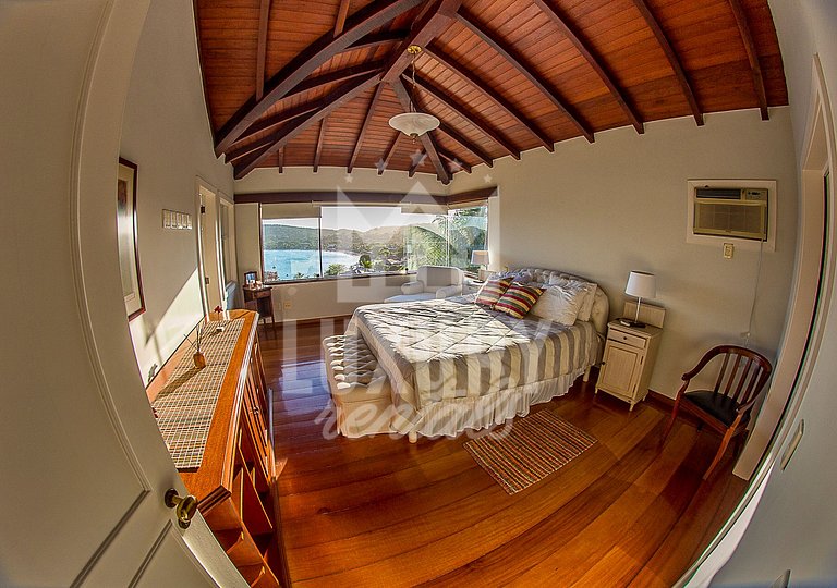 Casa com Vista Espetacular na Praia da Ferradura