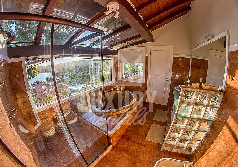 Casa com Vista Espetacular na Praia da Ferradura