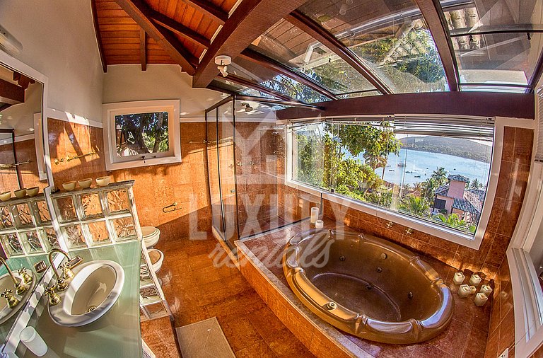Casa com Vista Espetacular na Praia da Ferradura