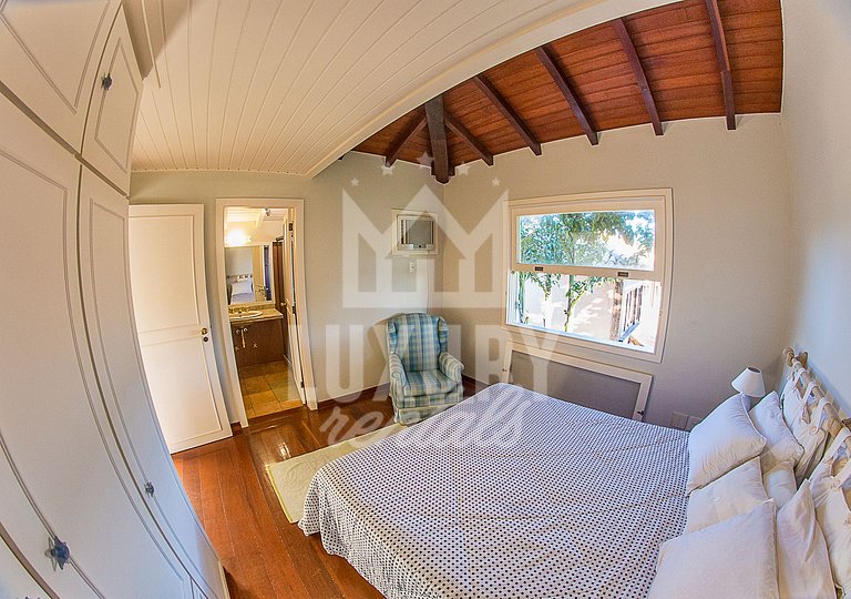 Casa com Vista Espetacular na Praia da Ferradura