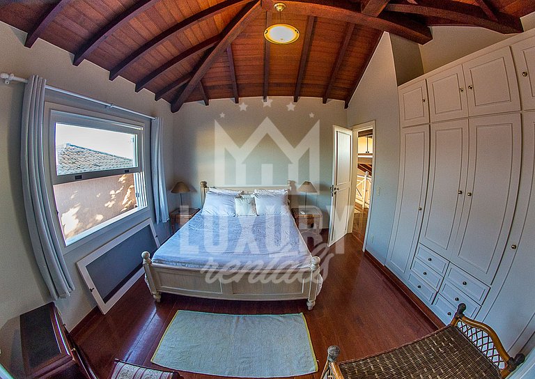 Casa com Vista Espetacular na Praia da Ferradura