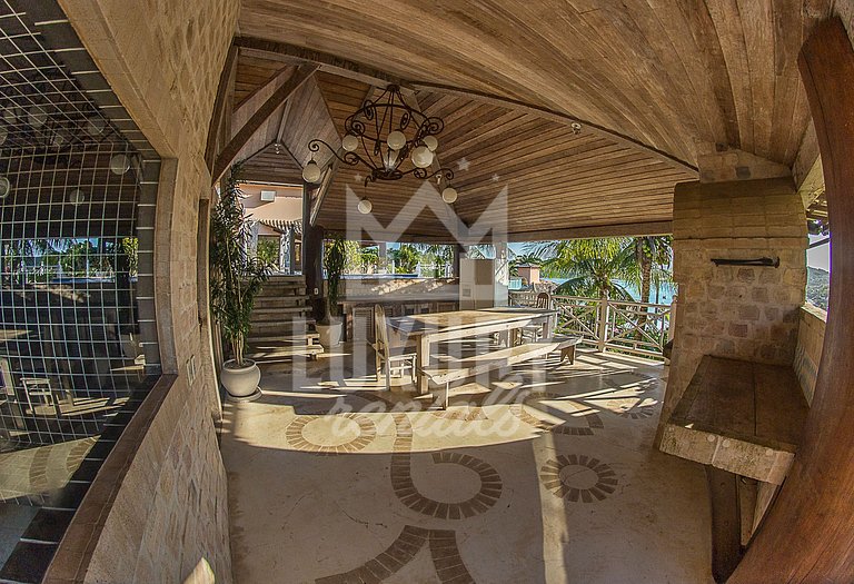 Casa com Vista Espetacular na Praia da Ferradura
