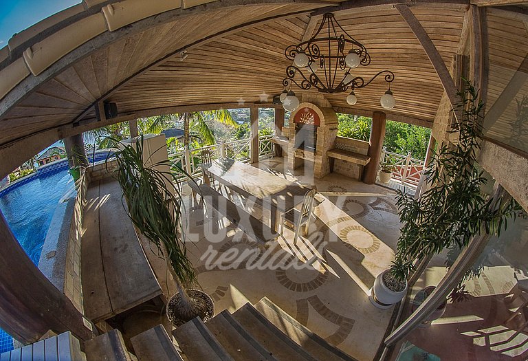 Casa com Vista Espetacular na Praia da Ferradura