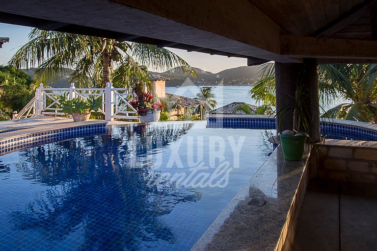 Casa com Vista Espetacular na Praia da Ferradura