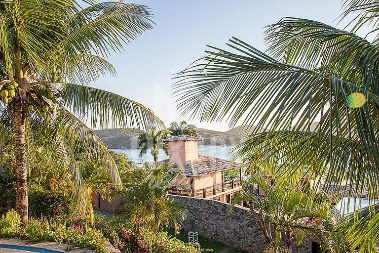 Casa com Vista Espetacular na Praia da Ferradura