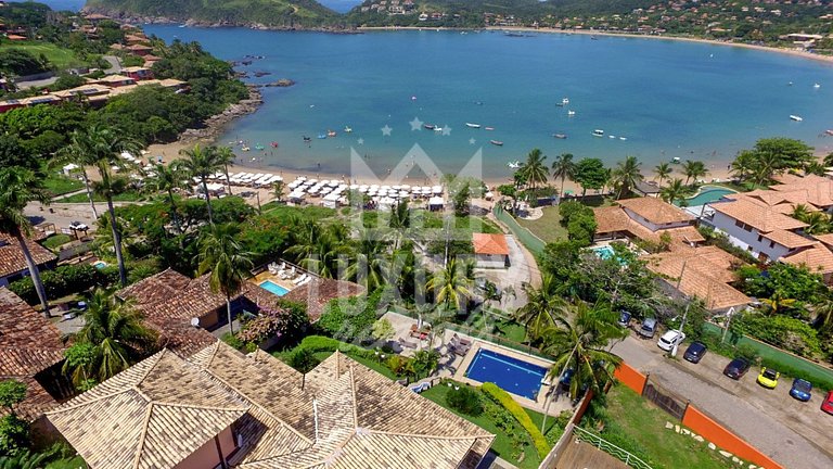 Mansão de Frente para à Praia da Ferradura com Sete Suítes P