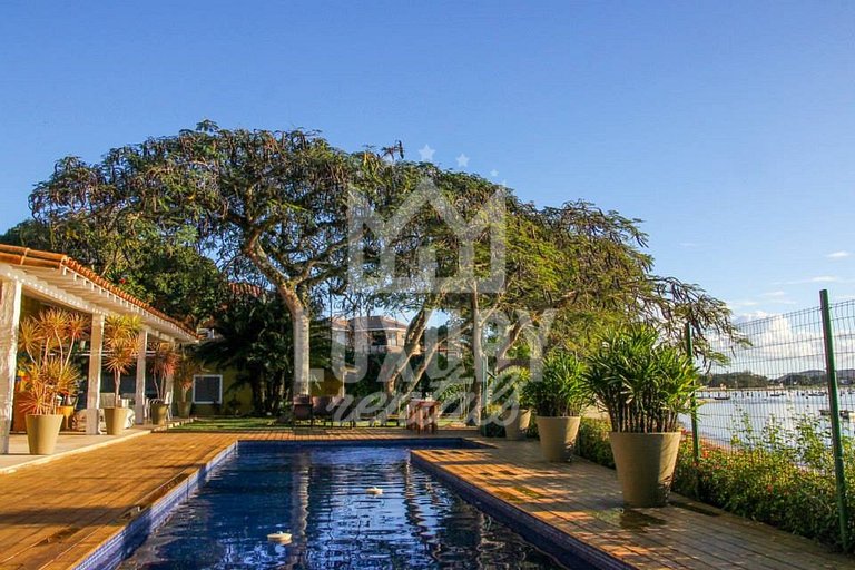 Deslumbrante Casa em Frente a Praia de Manguinhos