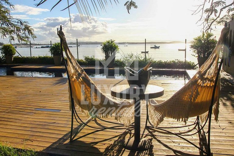 Deslumbrante Casa em Frente a Praia de Manguinhos