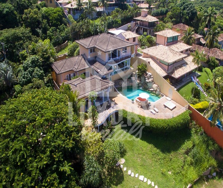 Maravilhosa Mansão em Frente à Praia da Ferradura Por Luxury