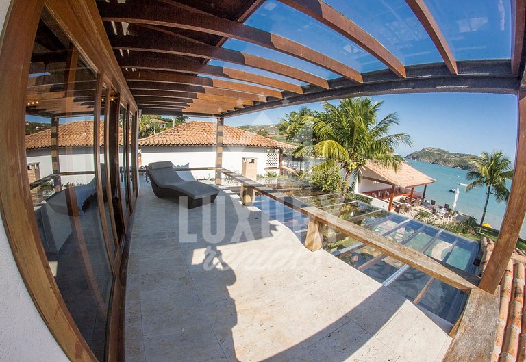 Mansão Exuberante, Pé na Areia da Ferradura, com Nove Suítes