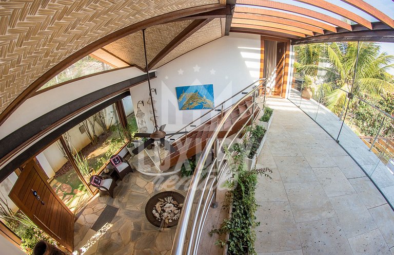 Mansão Exuberante, Pé na Areia da Ferradura, com Nove Suítes