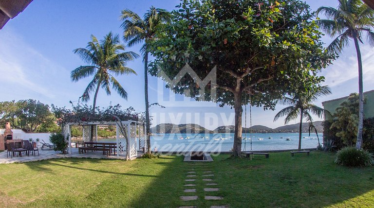 Mansão à beira-mar na Praia da Ferradura