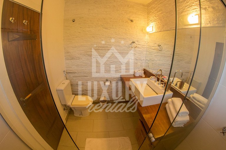 Mansão à beira-mar na Praia da Ferradura