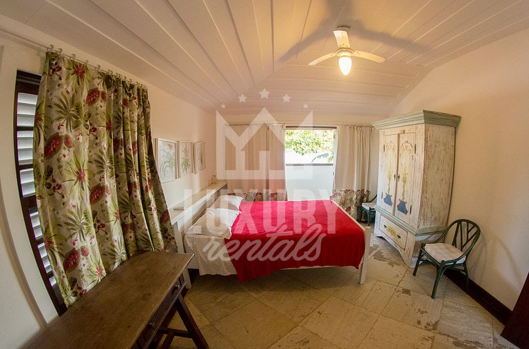 Mansão à beira-mar na Praia da Ferradura