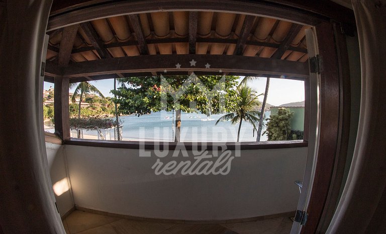 Mansão à beira-mar na Praia da Ferradura