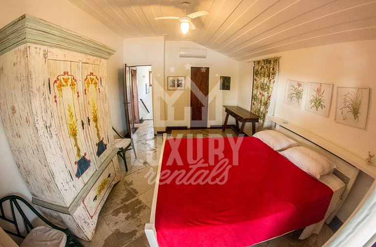 Mansão à beira-mar na Praia da Ferradura