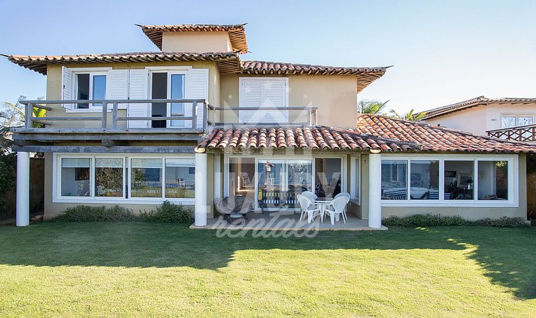 Casa Maravilhosa com Cinco Suítes, Pé na Areia da Praia de M