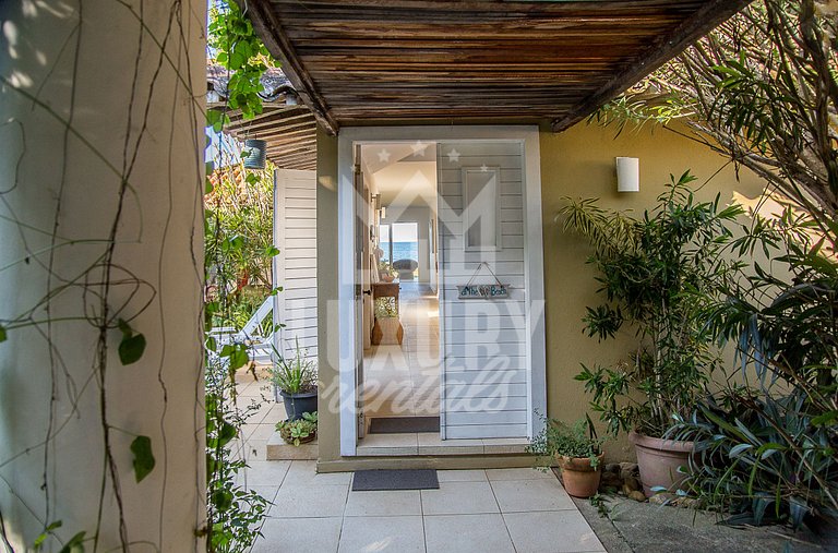 Casa Maravilhosa com Cinco Suítes, Pé na Areia da Praia de M