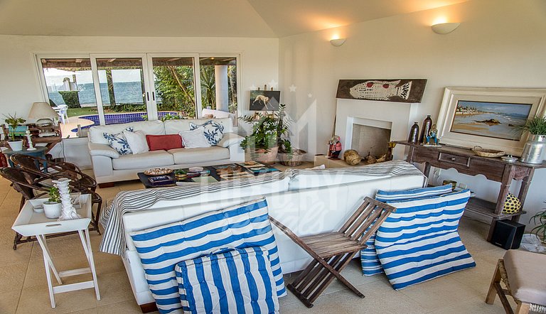 Casa Maravilhosa com Cinco Suítes, Pé na Areia da Praia de M