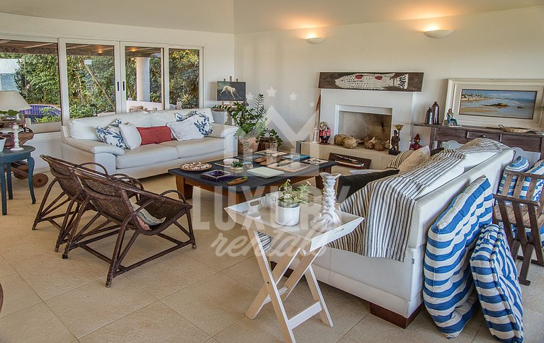 Casa Maravilhosa com Cinco Suítes, Pé na Areia da Praia de M