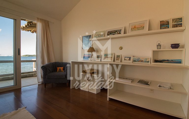 Casa Maravilhosa com Cinco Suítes, Pé na Areia da Praia de M