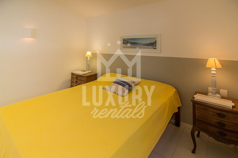 Casa Maravilhosa com Cinco Suítes, Pé na Areia da Praia de M