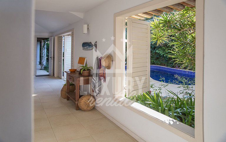 Casa Maravilhosa com Cinco Suítes, Pé na Areia da Praia de M