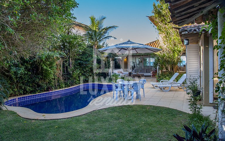 Casa Maravilhosa com Cinco Suítes, Pé na Areia da Praia de M