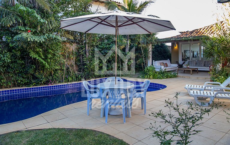 Casa Maravilhosa com Cinco Suítes, Pé na Areia da Praia de M
