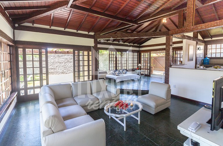 Charmosa Casa próxima à Praia da Ferradura