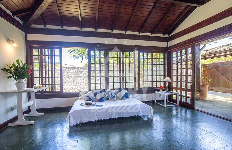 Charmosa Casa próxima à Praia da Ferradura