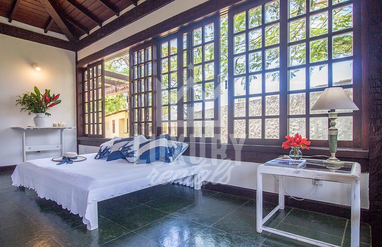 Charmosa Casa próxima à Praia da Ferradura