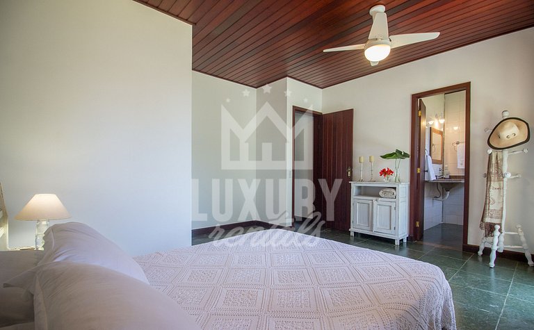 Charmosa Casa próxima à Praia da Ferradura
