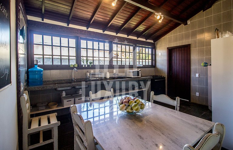 Charmosa Casa próxima à Praia da Ferradura