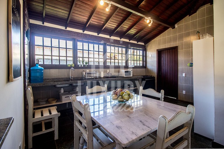 Charmosa Casa próxima à Praia da Ferradura