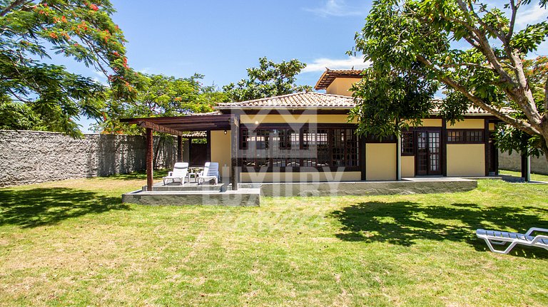 Charmosa Casa próxima à Praia da Ferradura