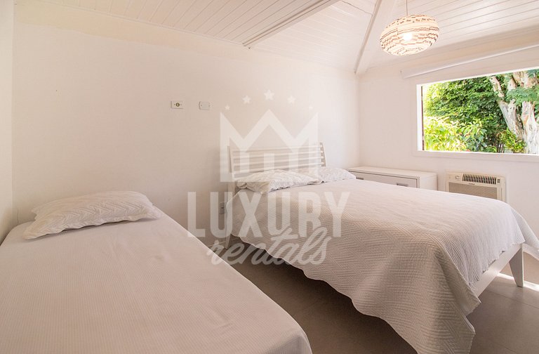 Casa com Vista Incrível quatro Suítes Prx a Geriba