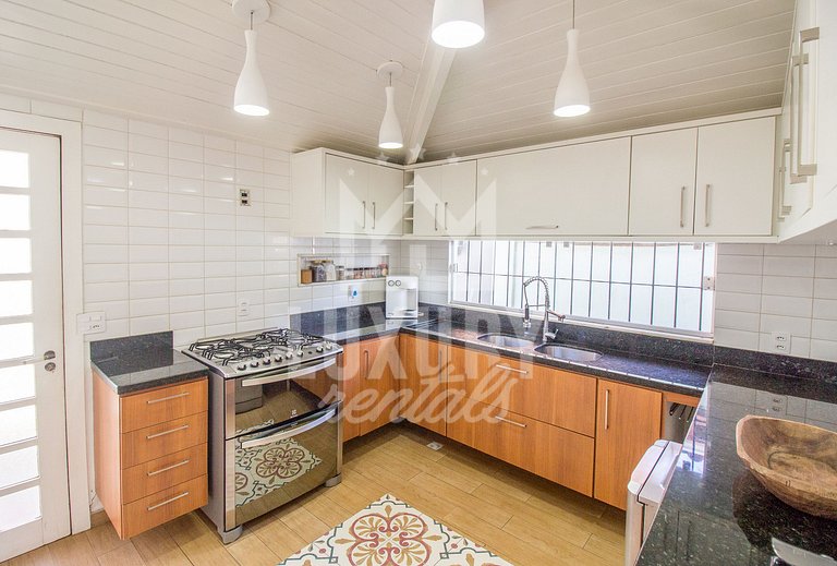 Casa com Vista Incrível quatro Suítes Prx a Geriba