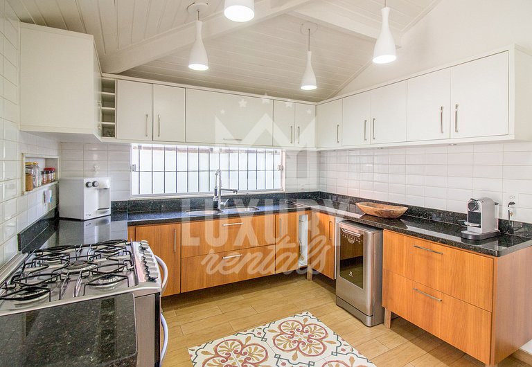 Casa com Vista Incrível quatro Suítes Prx a Geriba