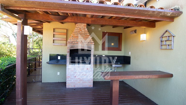 Linda Casa Em Condomínio com Quatro Suítes, Vistar Mar e Pró