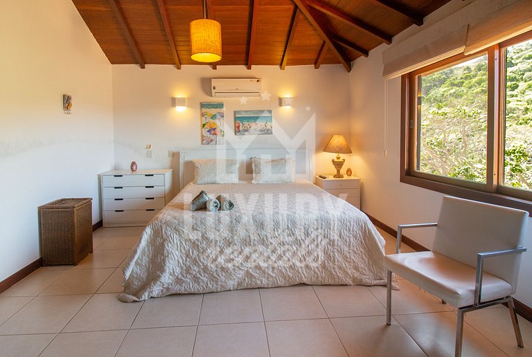Linda Casa Em Condomínio com Quatro Suítes, Vistar Mar e Pró