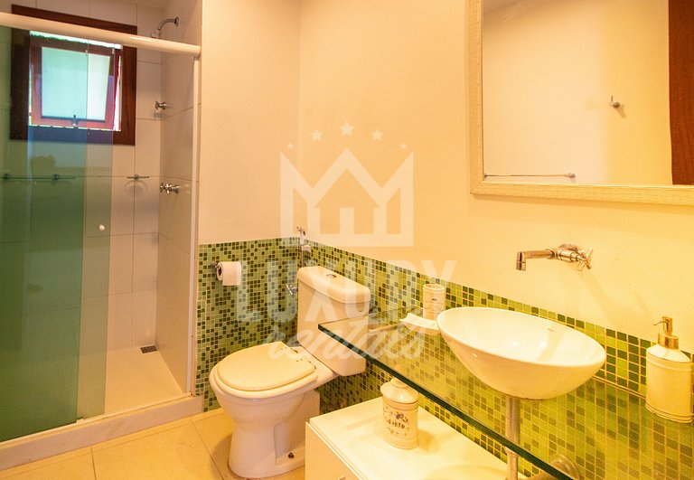 Linda Casa Em Condomínio com Quatro Suítes, Vistar Mar e Pró