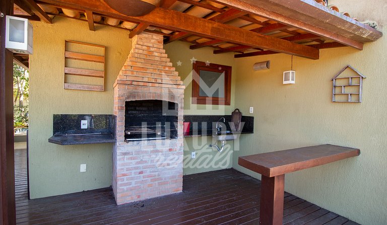 Linda Casa Em Condomínio com Quatro Suítes, Vistar Mar e Pró