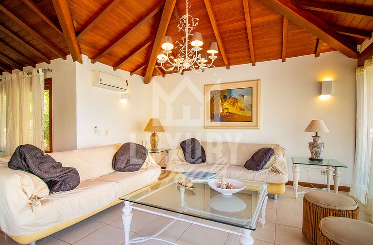 Casa em Condomínio a 1min da Praia do Forno