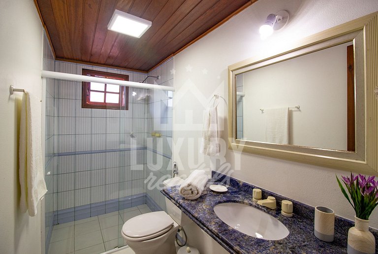 Casa Completa, Cinco Quartos, Piscina e Churrasqueira em Ger